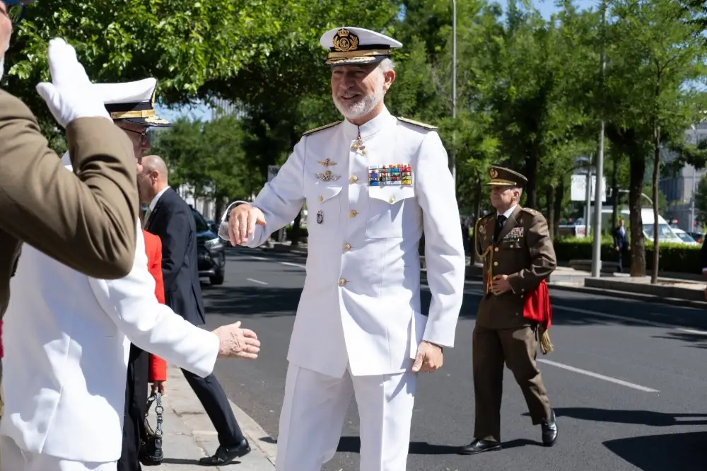 Felipe VI preside la entrega de despachos a los nuevos oficiales de los Cuerpos Comunes de las Fuerzas Armadas.