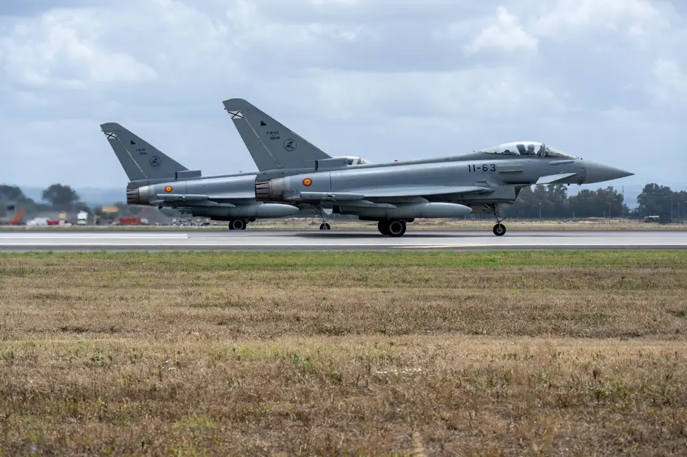 Avión de combate despegando en misión operativa del Ejército del Aire y del Espacio